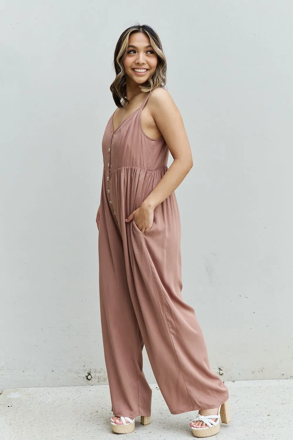 HEYSON All Day Jumpsuit mit weitem Bein und Knopfleiste in Mokka
