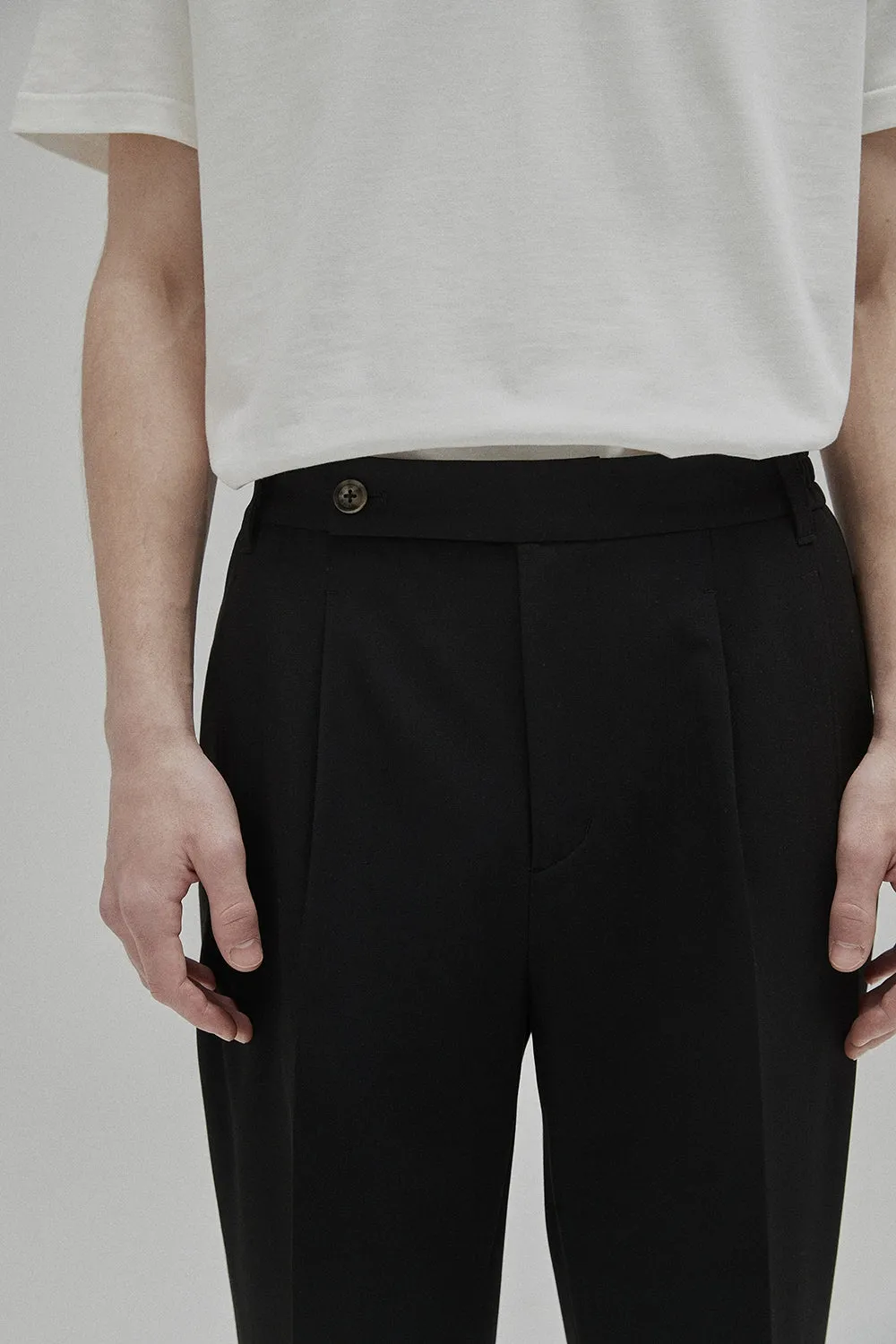 Tapered Comfort Cropped Pants