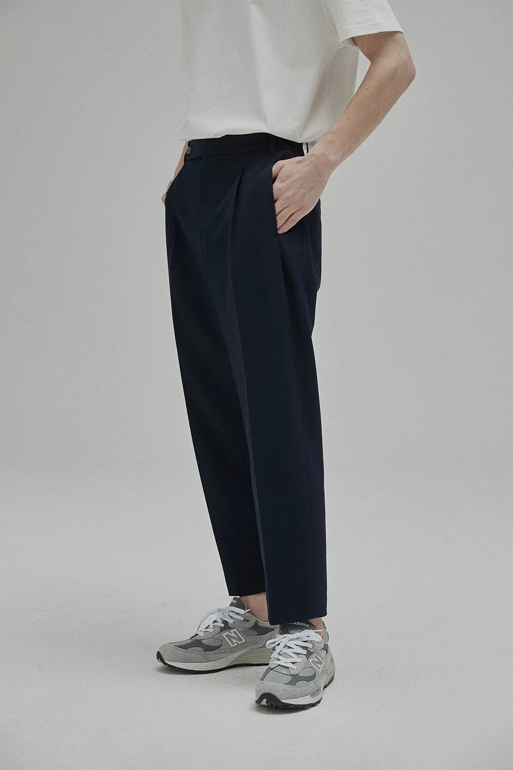 Tapered Comfort Cropped Pants