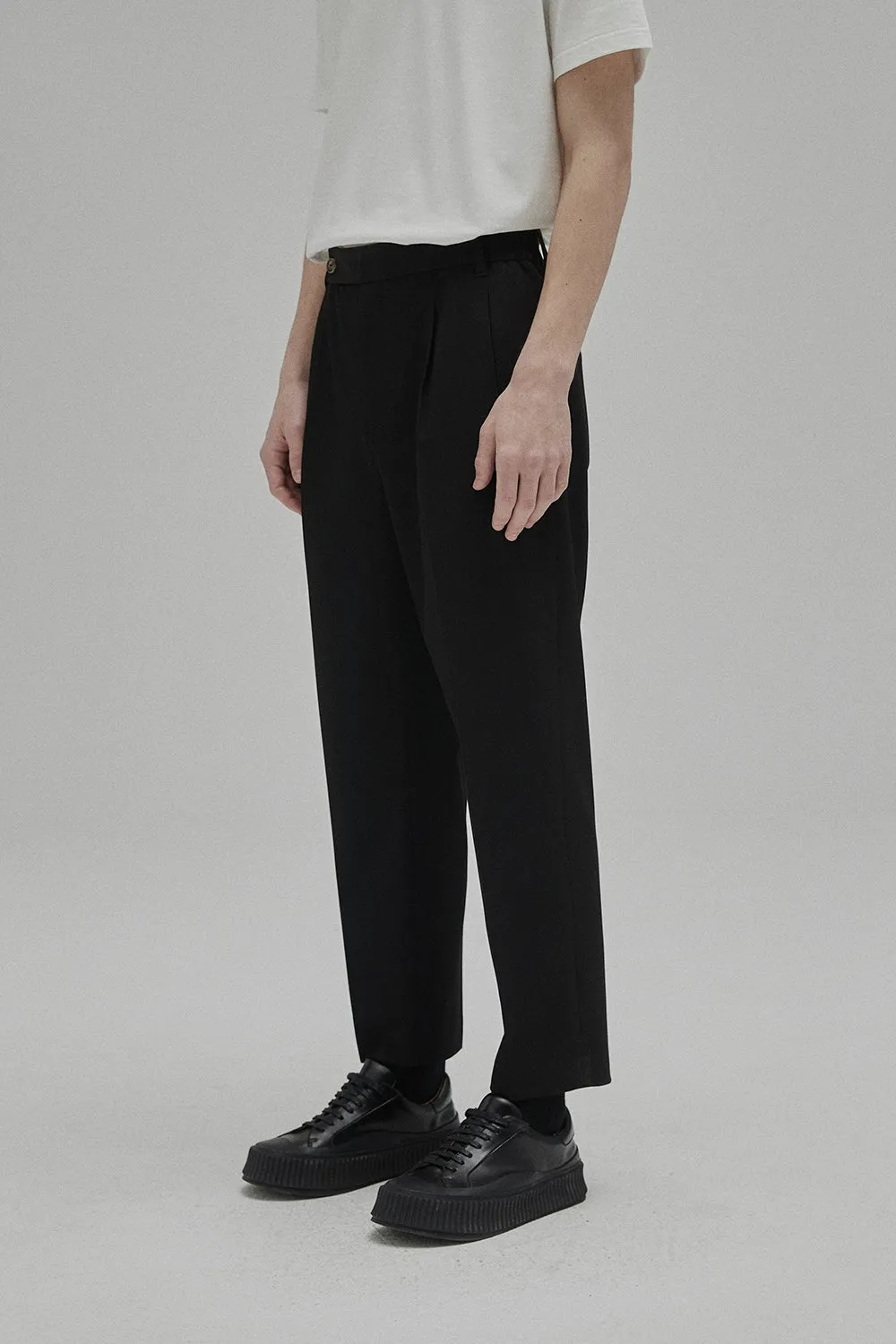 Tapered Comfort Cropped Pants