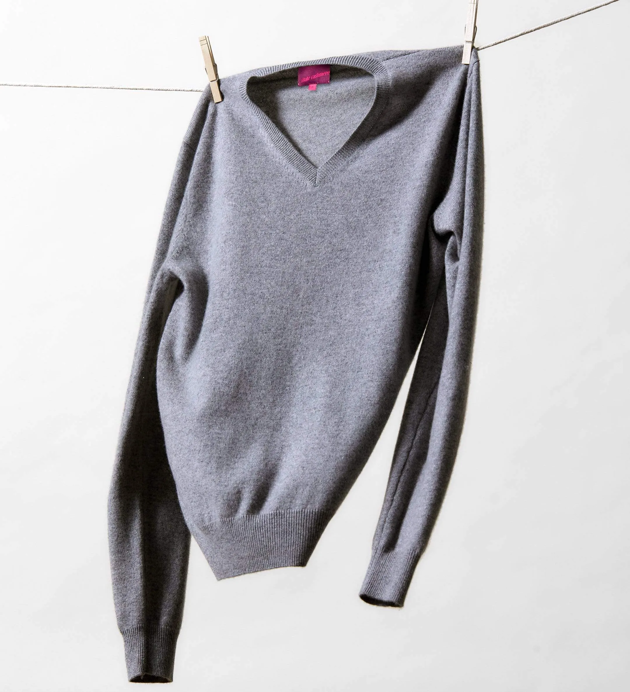 The Men's Basic V-Neck Cashmere Sweater